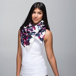 Lululemon Vinyasa Scarf *French Terry-Inky Floral